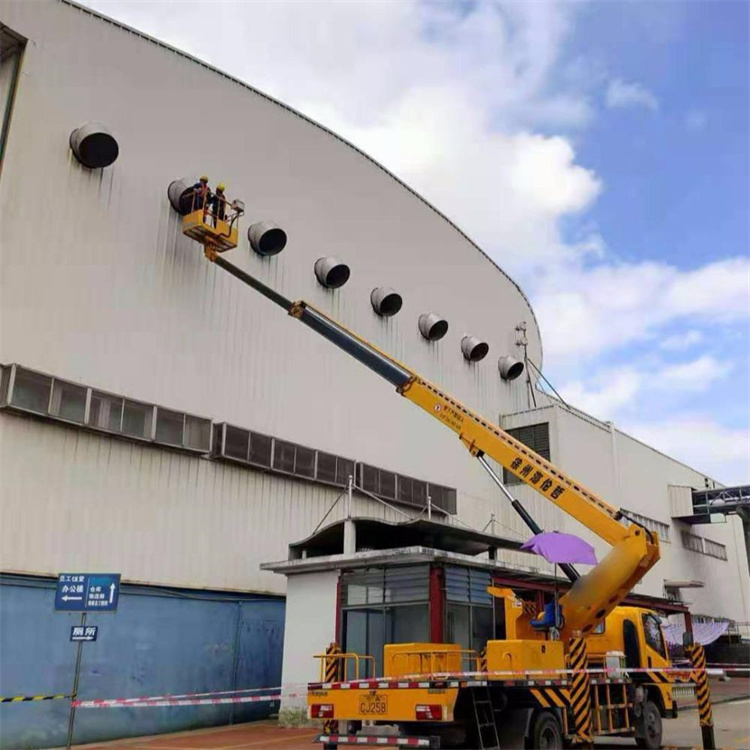 英德高空作业车出租服务：专业广告牌安装解决方案