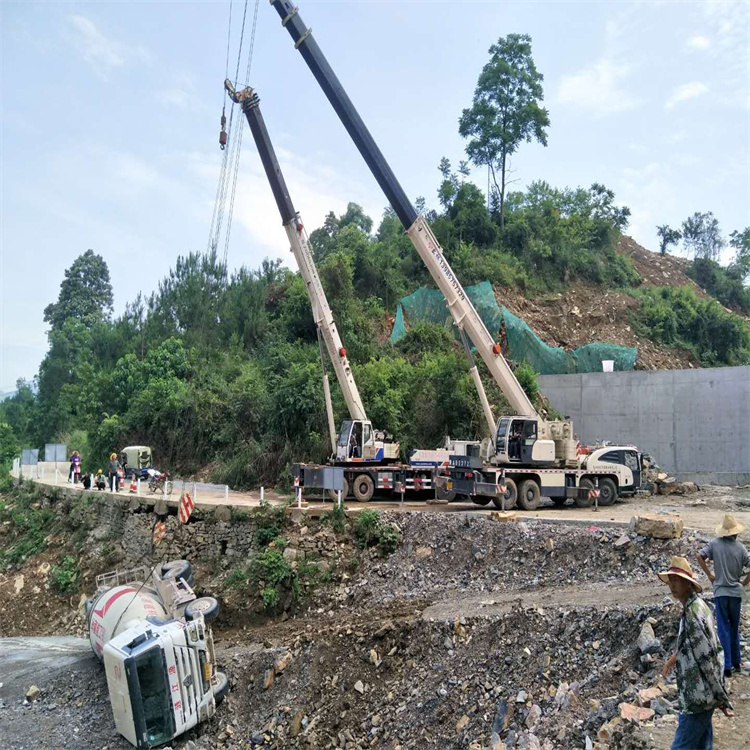 英德汽车掉沟里叫吊车救援要多少钱